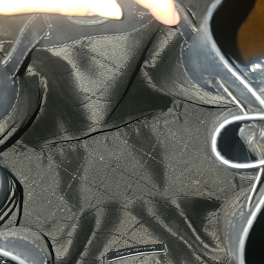🖤🖤 Michael Kors Black Messenger Bag with Silver Chain - Picture 10 of 11
